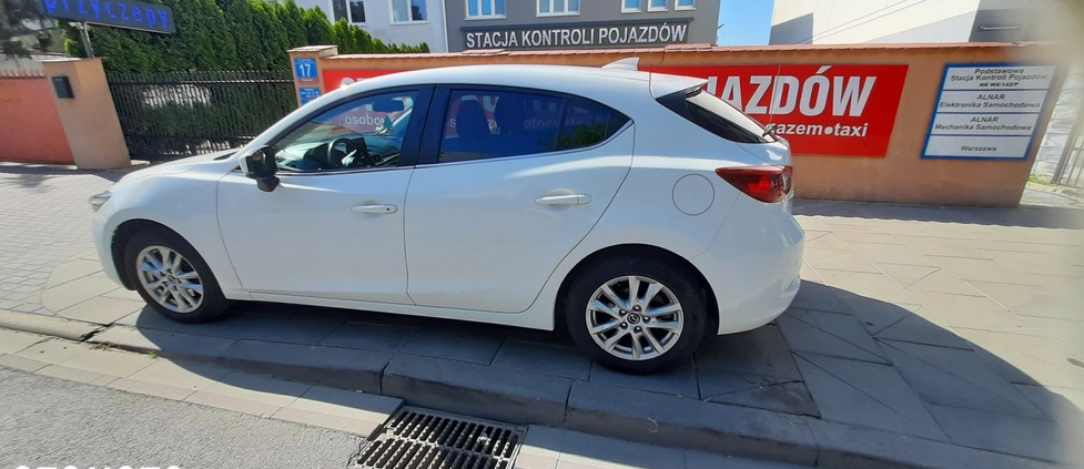 Mazda 3 cena 52700 przebieg: 72800, rok produkcji 2017 z Warszawa małe 781